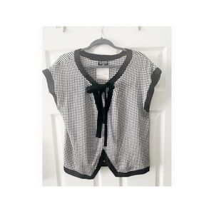 VINTAGE CHANEL BOUTIQUE HOUNDSTOOTH SILK BLOUSE